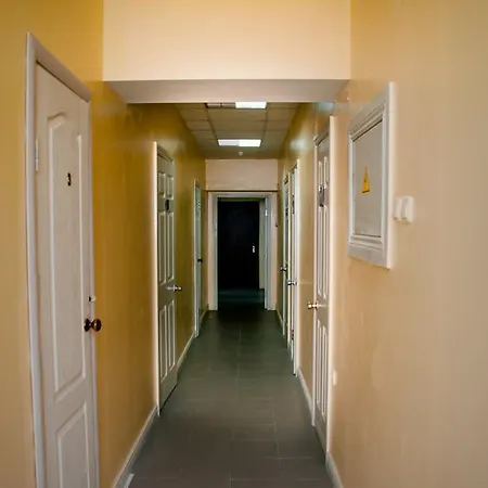 Potter Globus Hostel *